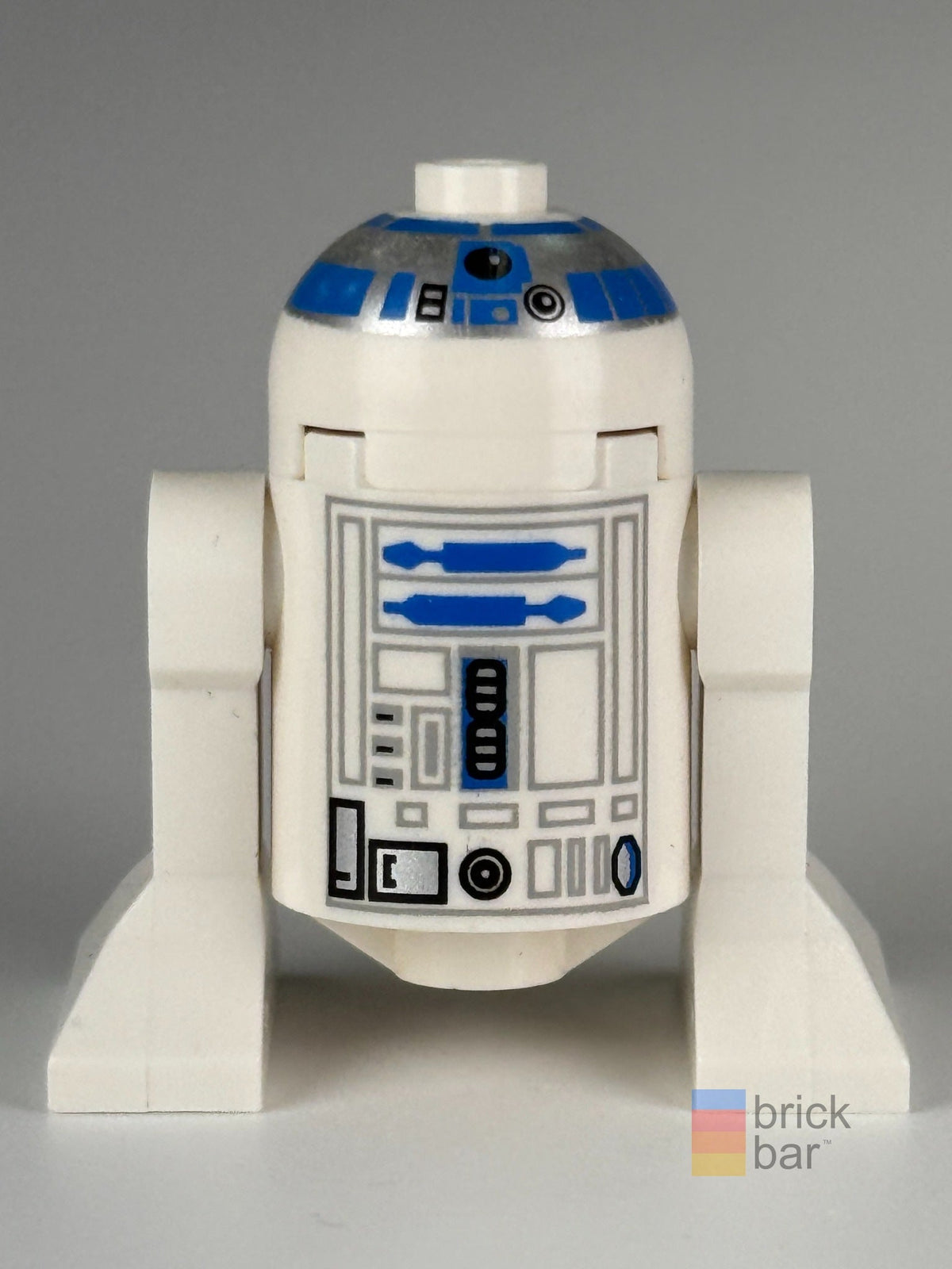 R2-D2 sw0028 LEGO Star Wars minifigure front view — original Brick Bar™ photograph