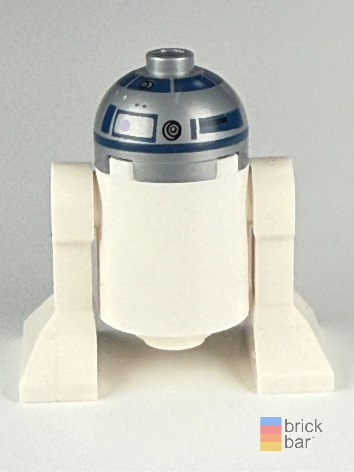 R2-D2 sw0527a LEGO Star Wars minifigure back view — original Brick Bar™ photograph