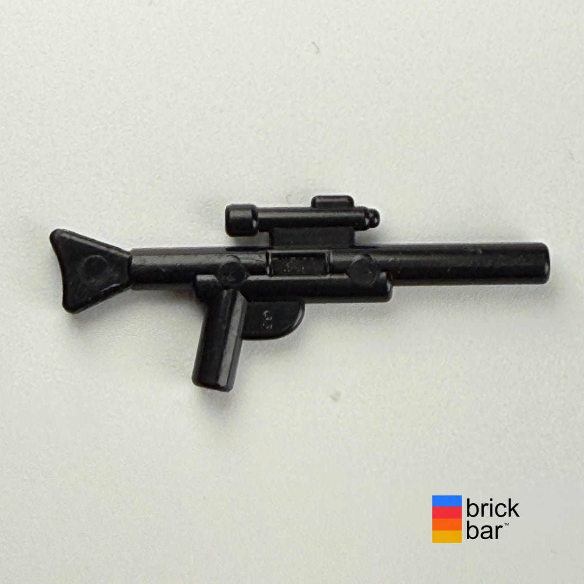 Black Star Wars long blaster 57899, side view photographed by Brick Bar.