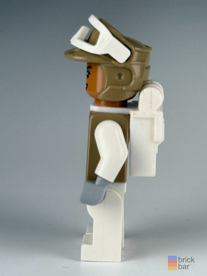Hoth Rebel Trooper sw1185 LEGO Star Wars minifigure side view — Brick Bar™