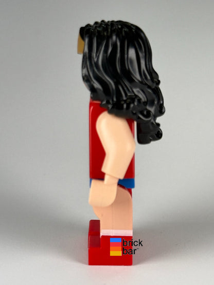 Wonder Woman sh0004 LEGO DC Super Heroes minifigure, side view
